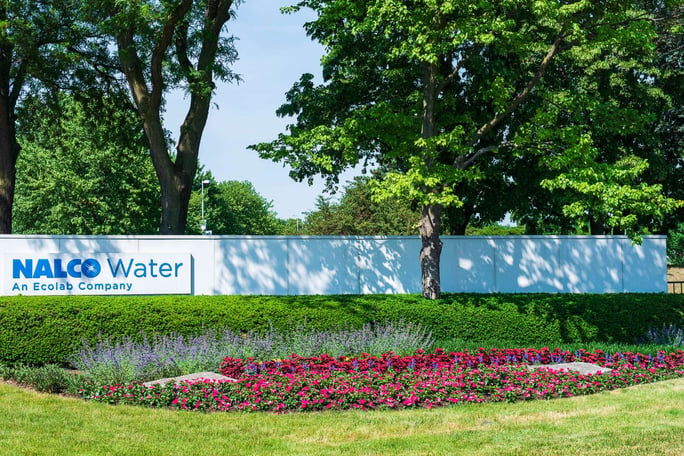 flowers near sign with plantings