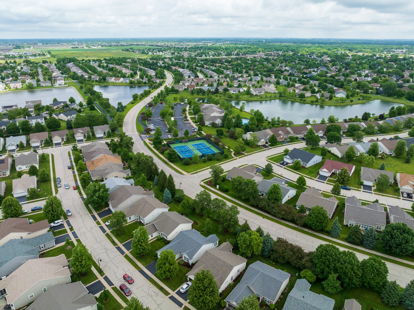 commercial aerial HOA neighbordhood with ponds (1)