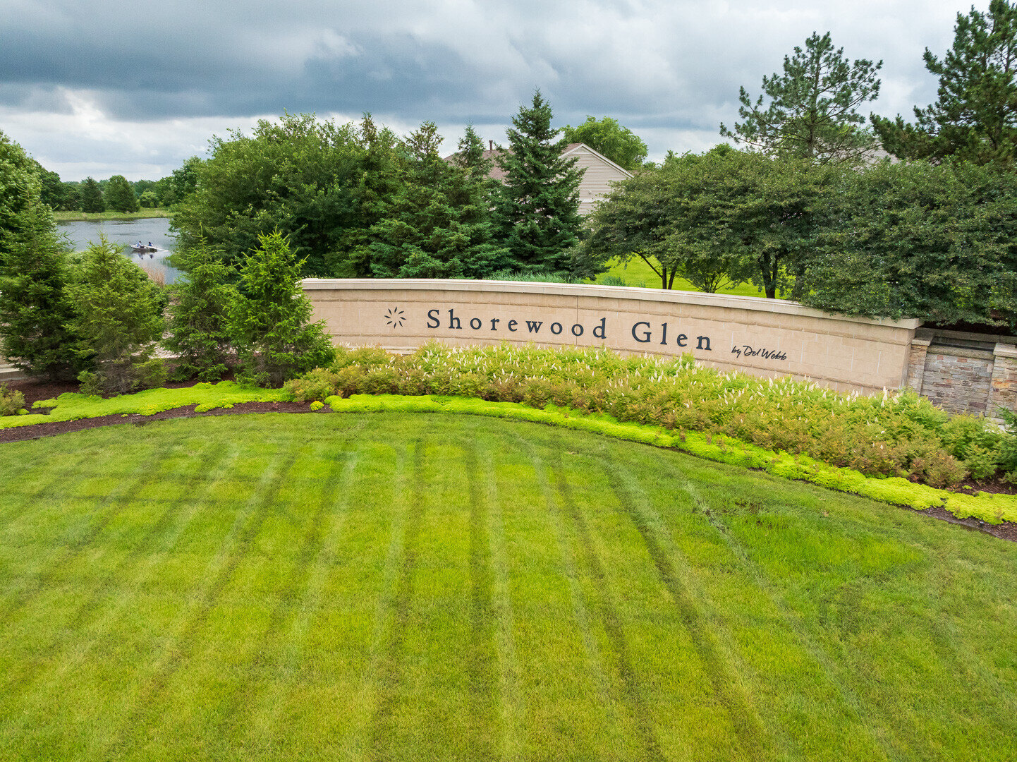 commercial hoa aerial lawn space shorewood glen sign 3